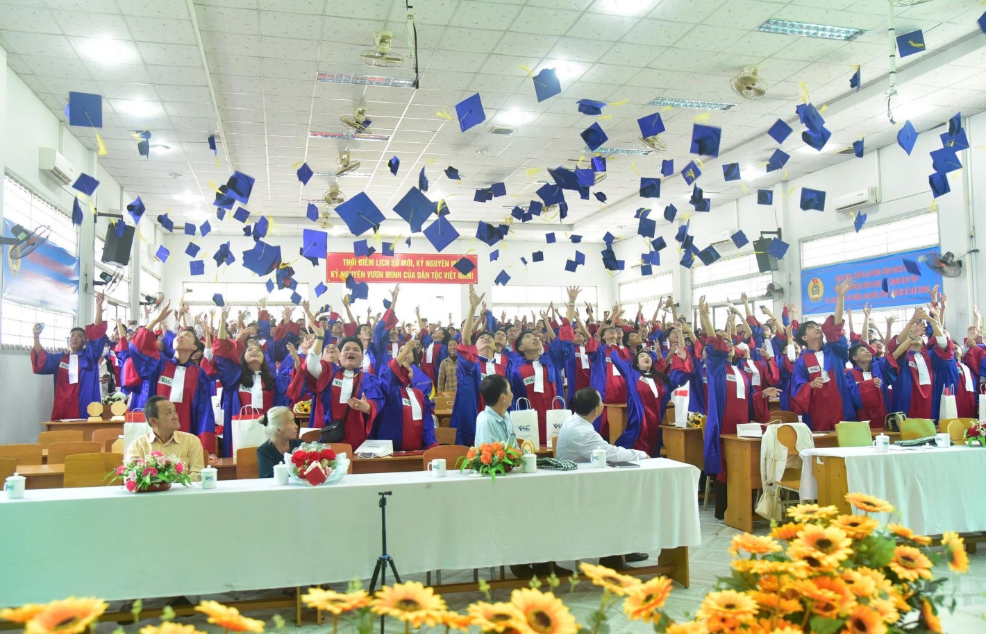 Lễ bế giảng và trao bằng tốt nghiệp trung cấp, cao đẳng - đợt 3, năm học 2024  – 2025